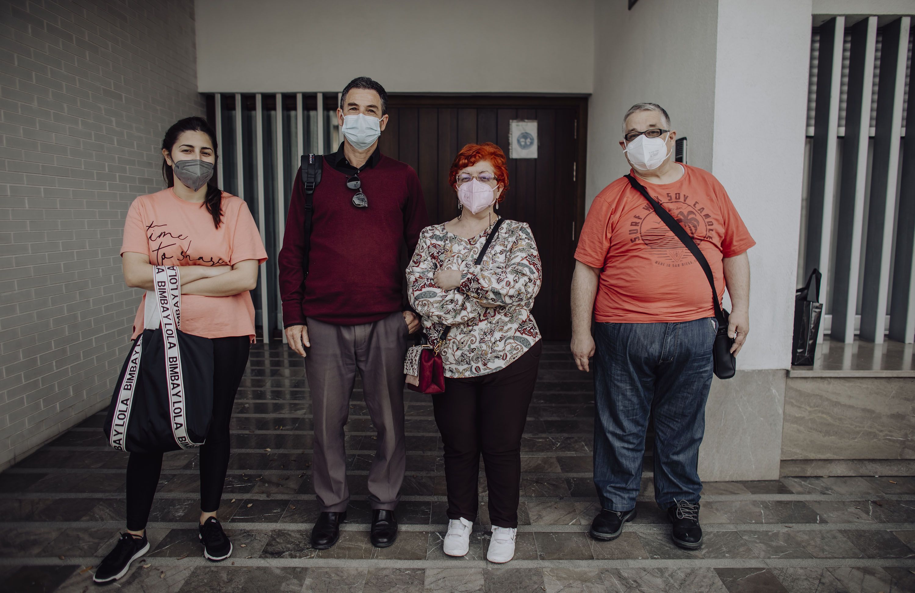 Familiares de personas que viven en uno de los hogares de Faisem.