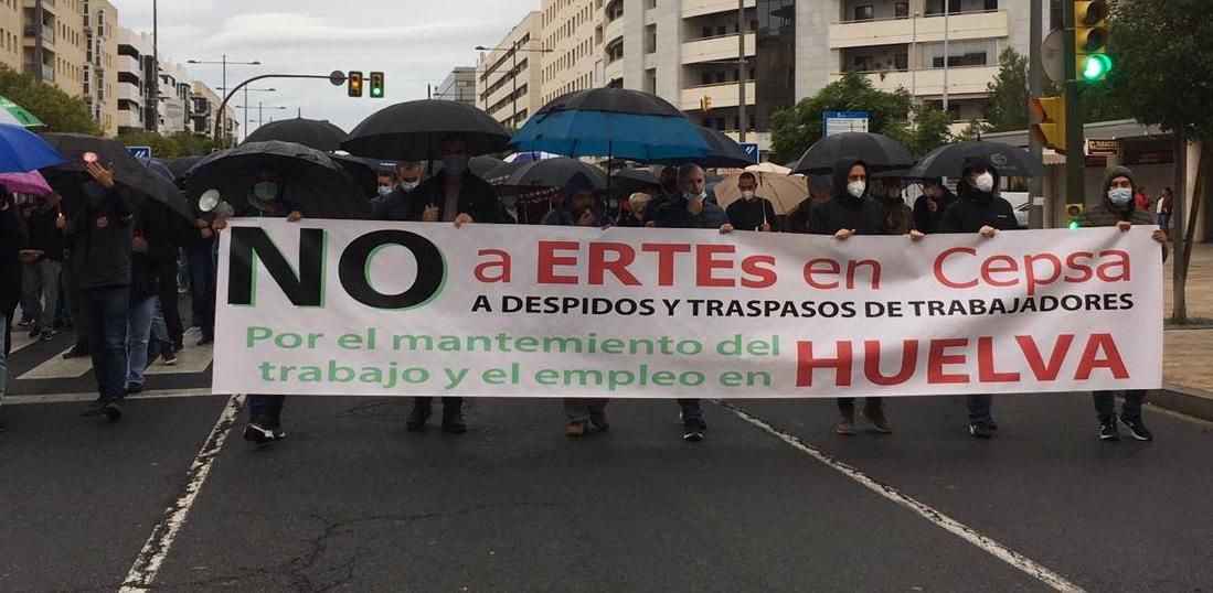 Manifestación contra el ERTE de Cepsa, en Huelva.
