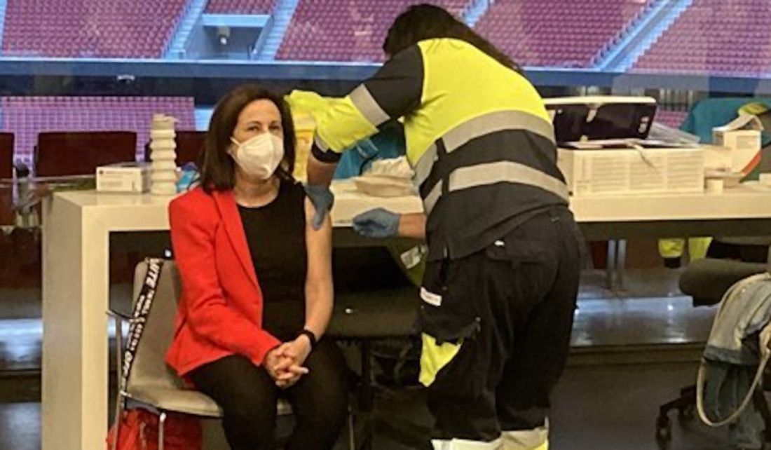 Margarita Robles, cuando fue vacunada en Madrid días atrás.