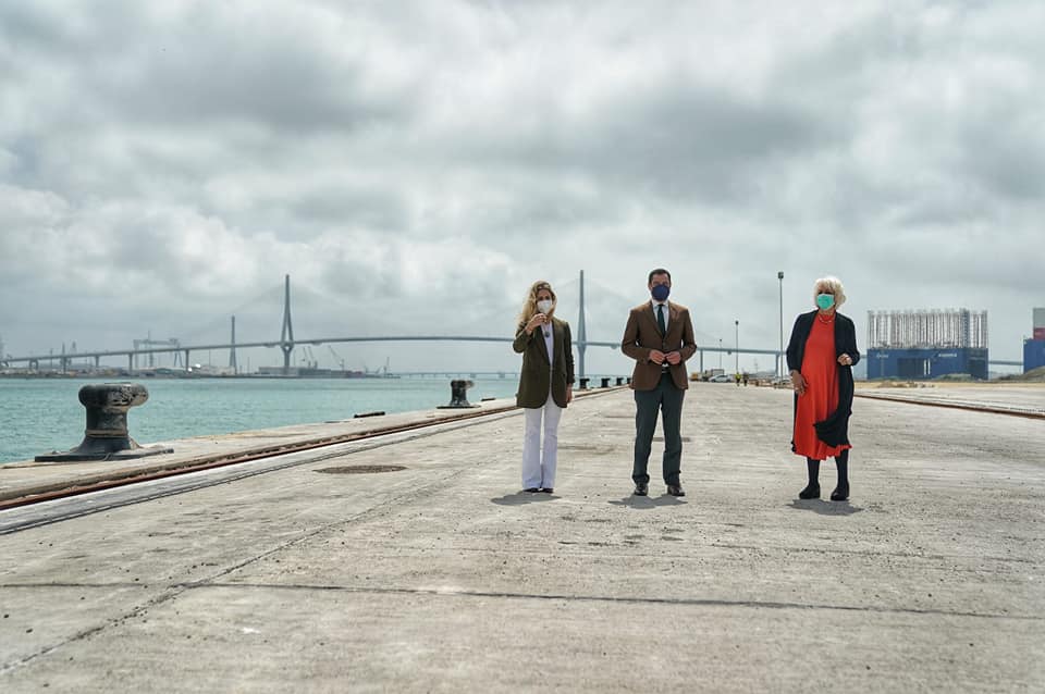 Moreno junto a Mestre y Martínez, este miércoles en Cádiz. JUNTA