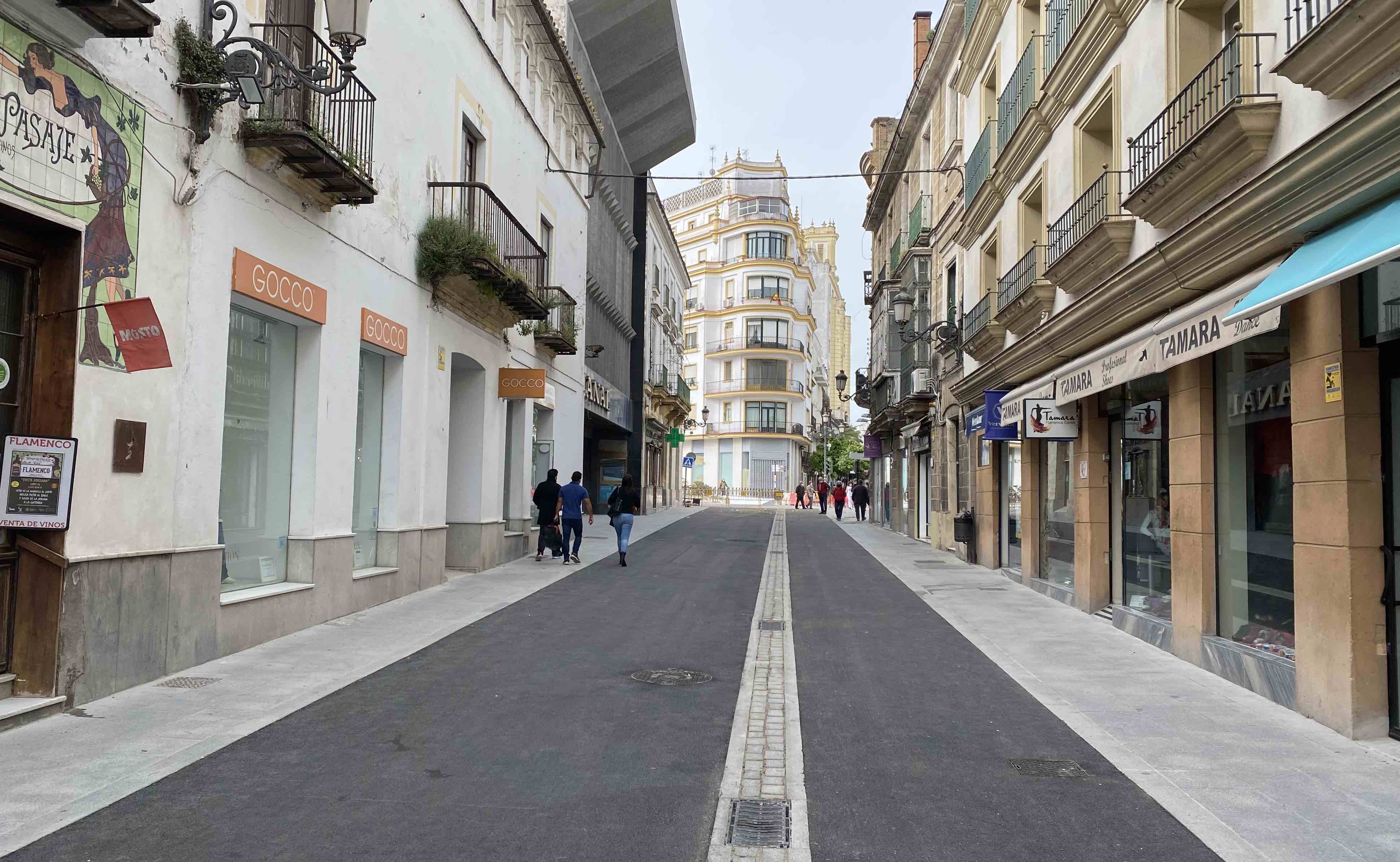 Calle Santa María, tras la finalización de los trabajos. LAVOZDELSUR.ES Calle Santa María, tras la finalización de los trabajos. LAVOZDELSUR.ES