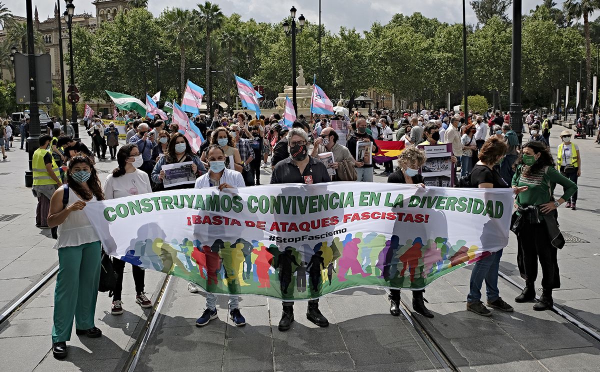 Cabecera de la manifestación contra los ataques fascistas celebrada en Sevilla.