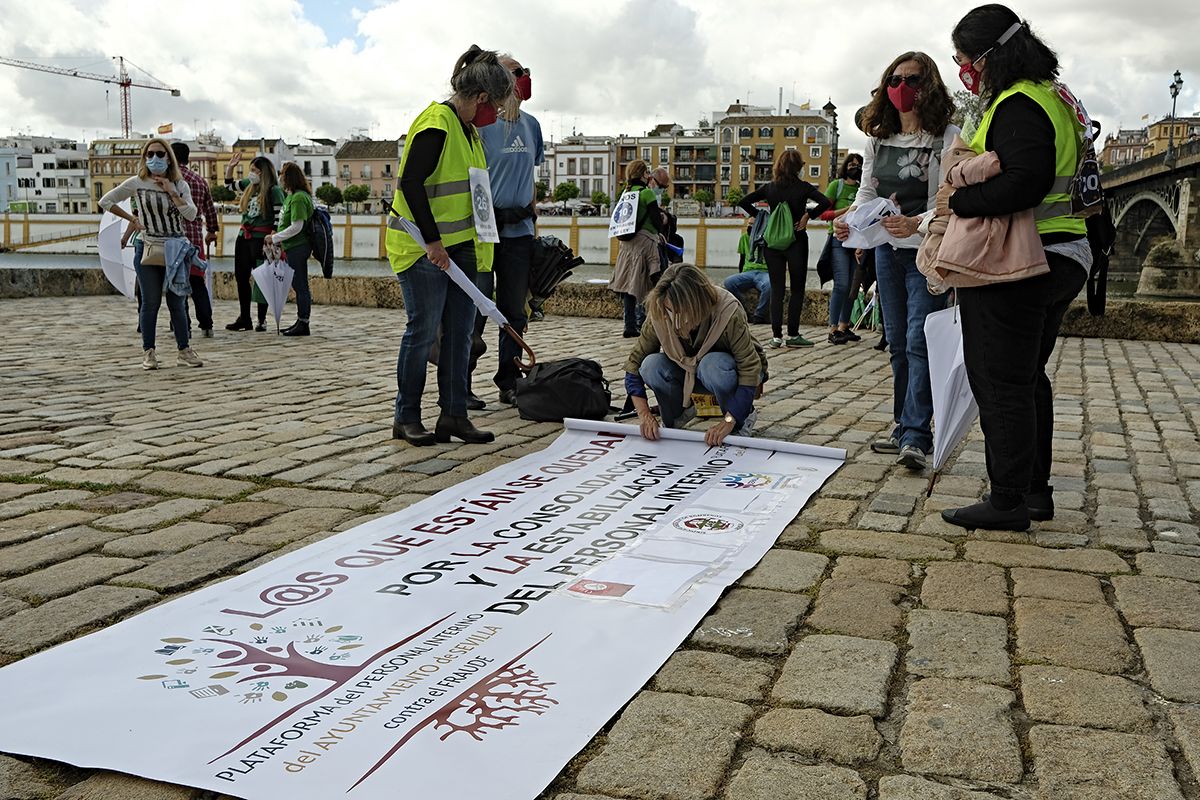 Manifestación de trabajadores temporales en fraude de ley, en Sevilla.