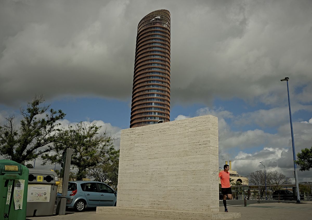 Centro comercial Torre Sevilla, donde un joven abusó sexualmente de una chica con discapacidad psíquica. 