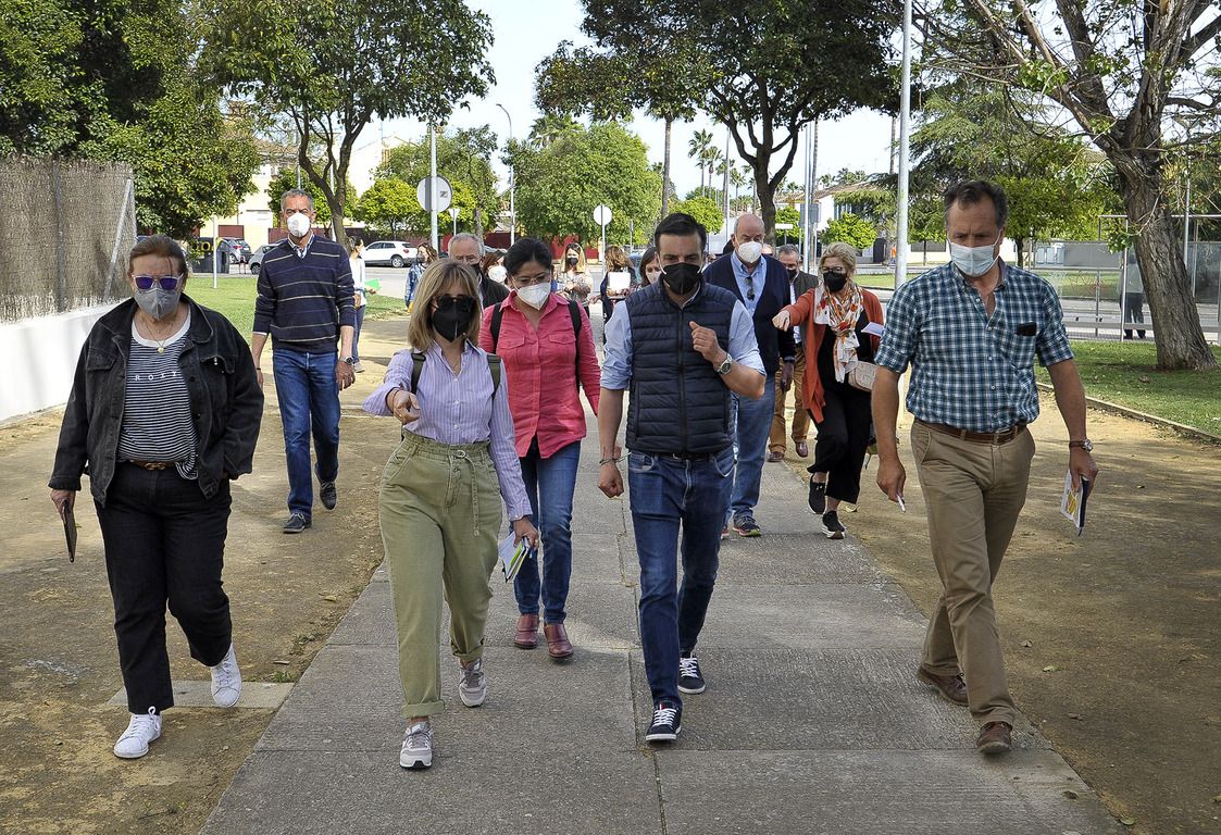 Un momento de la visita de Díaz y Ramos junto a vecinos a la zona de San Joaquín y Los Cedros.