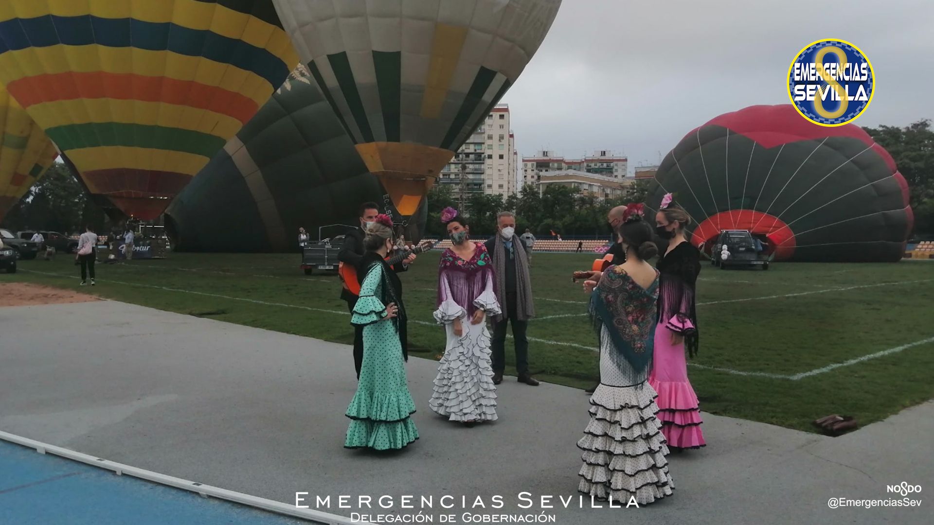 El Ayuntamiento había organizado un evento de sevillanas en globos aerostáticos que fue suspendido por el mal tiempo.