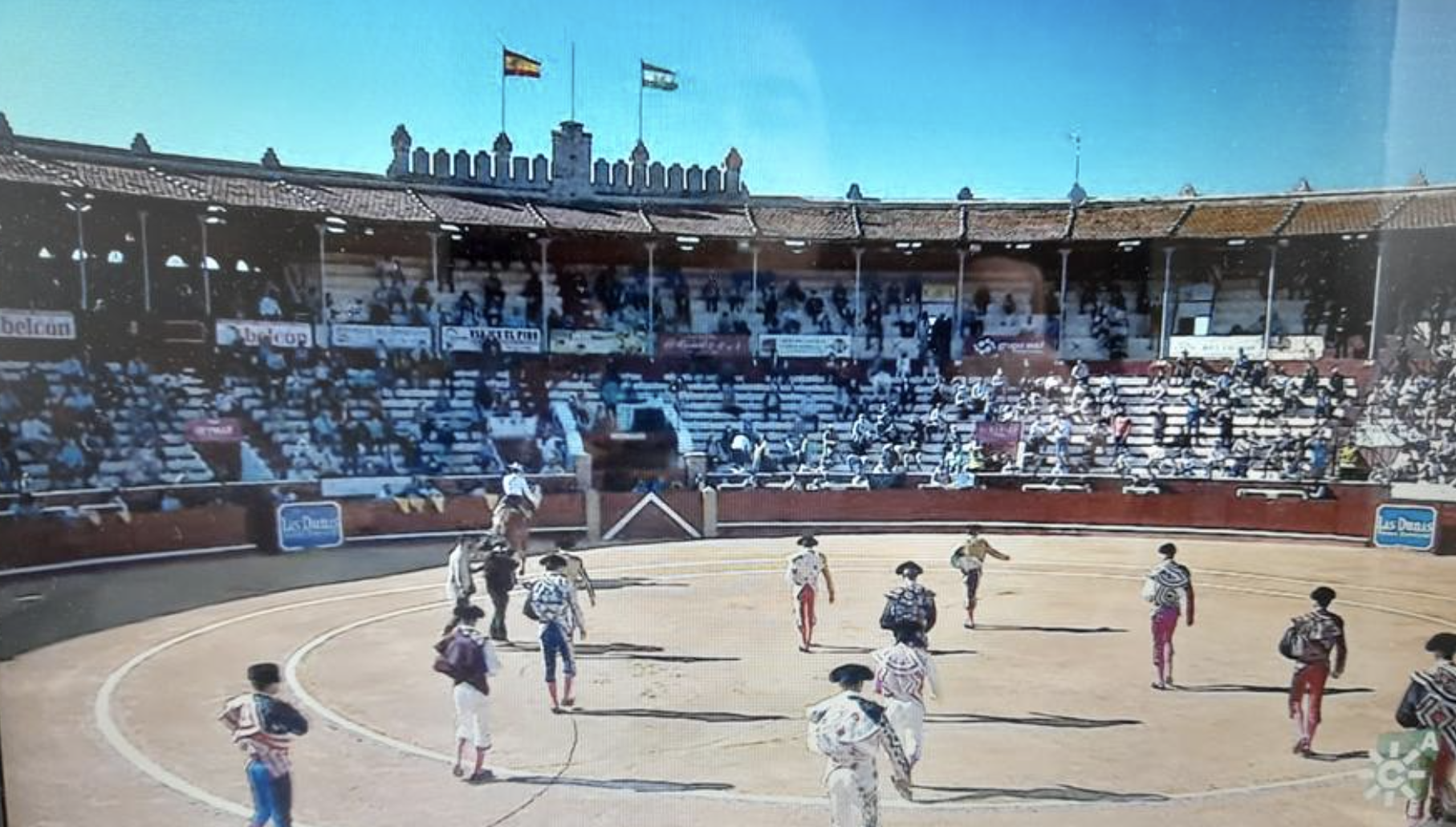 Pese a la denuncia de Vox, corrida de toros, este pasado sábado en Sanlúcar, en una imagen de Canal Sur. Pese a la denuncia de Vox, corrida de toros, este pasado sábado en Sanlúcar, en una imagen de Canal Sur.