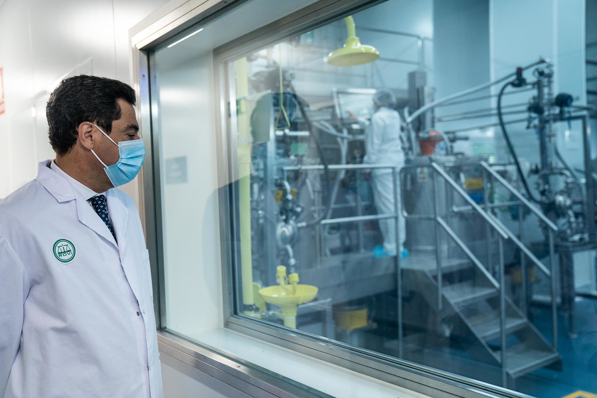 El presidente, en su visita a la planta de Rovi en Granada, en días pasados.