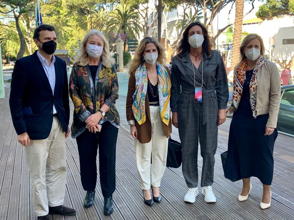 Romaní y Saldaña encabezan el comité organizador del congreso provincial extraordinario del PP de Cádiz. En la imagen, García, Colombo, Mestre, López y Beltrán, este pasado lunes antes de la junta directiva. PP