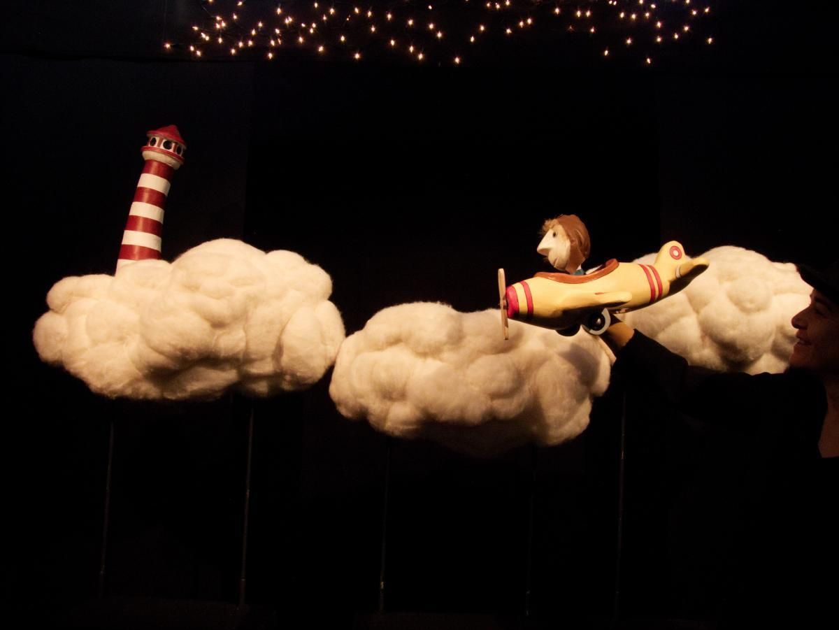 Una escena de 'Nube Nube', de Periferia Teatro, premio Fetén 2020 al Mejor Espectáculo de Títeres y Objetos.