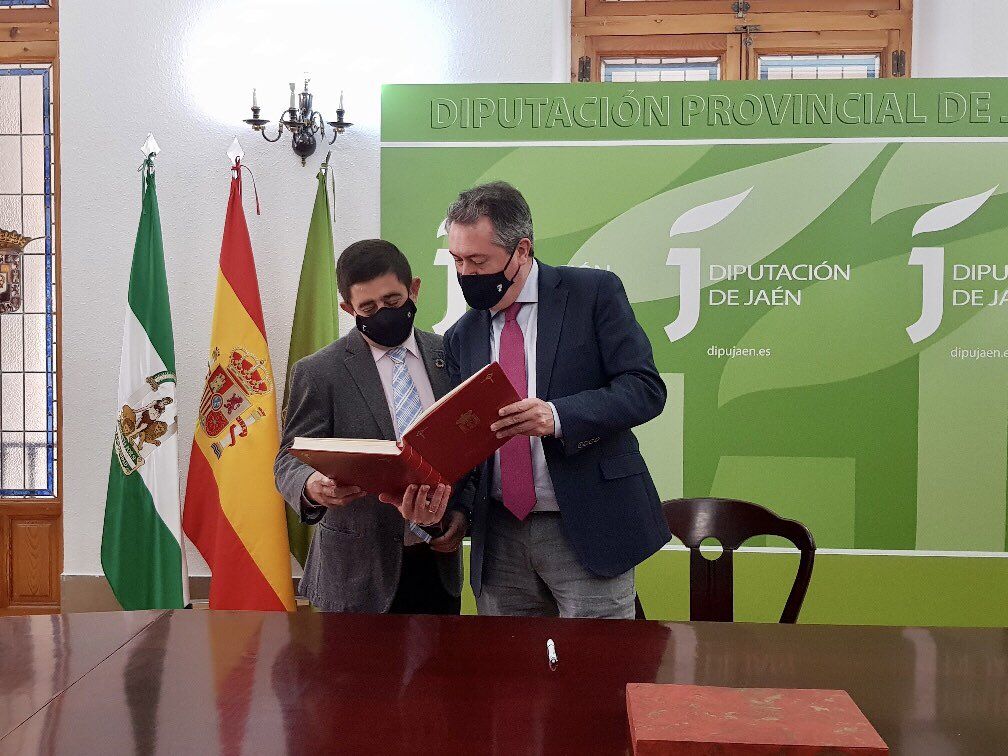 Juan Espadas, con el presidente de Diputación de Jaén, Paco Reyes, este miércoles.