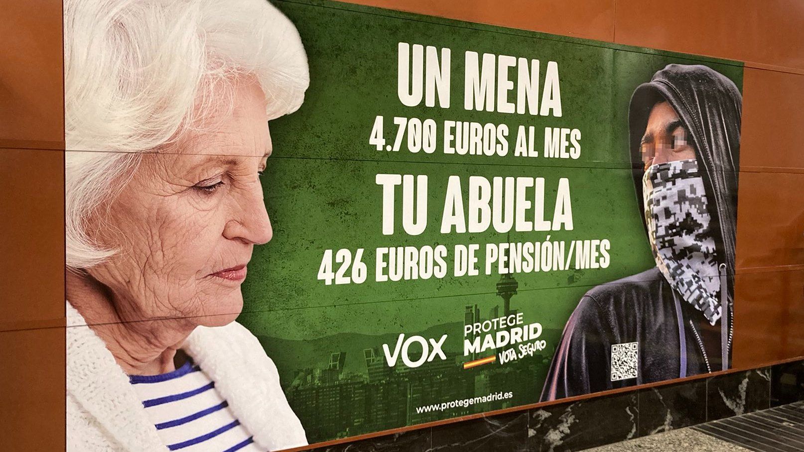 El cartel de Vox en la estación de Cercanías de Puerta del Sol de Madrid, en una imagen de Más Madrid.