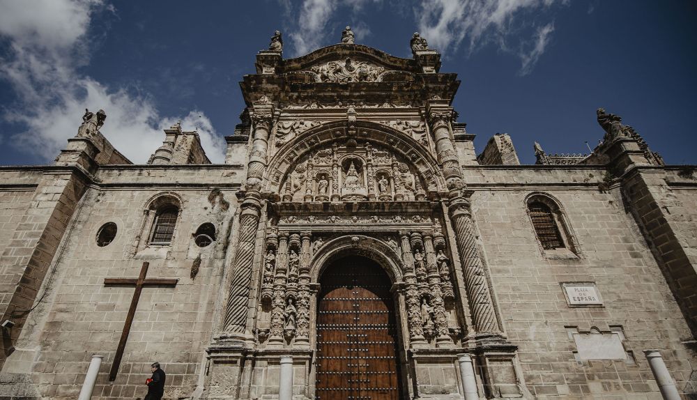Este Sábado coincidirá en el Puerto Santa María la salida procesional de la Virgen de las Nieves con una boda colectiva por el amor libre convocada por el colectivo LGTBIQ