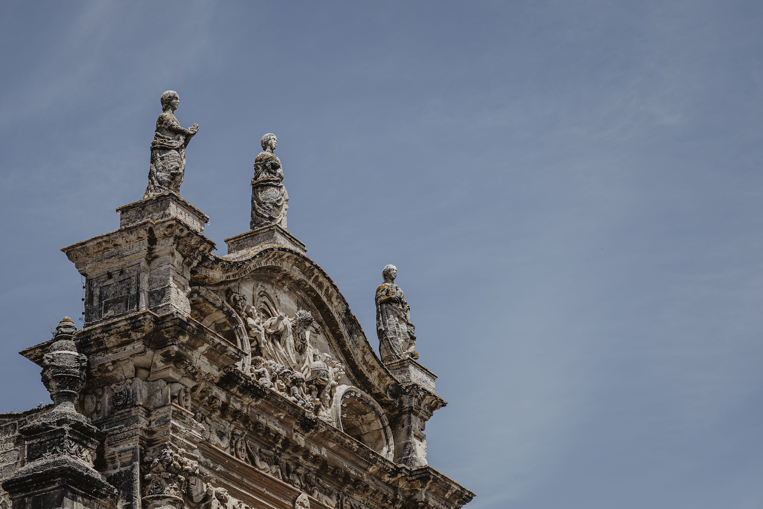 Vista de las imágenes desde la calle. Vista de las imágenes desde la calle.