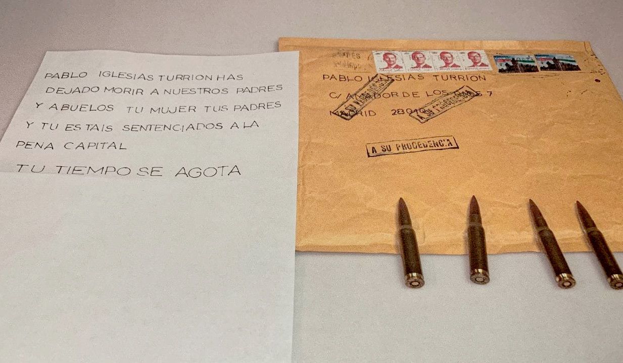 La carta con balas recibida por Pablo Iglesias.