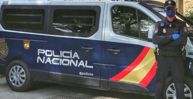 Un agente de Policía Nacional.