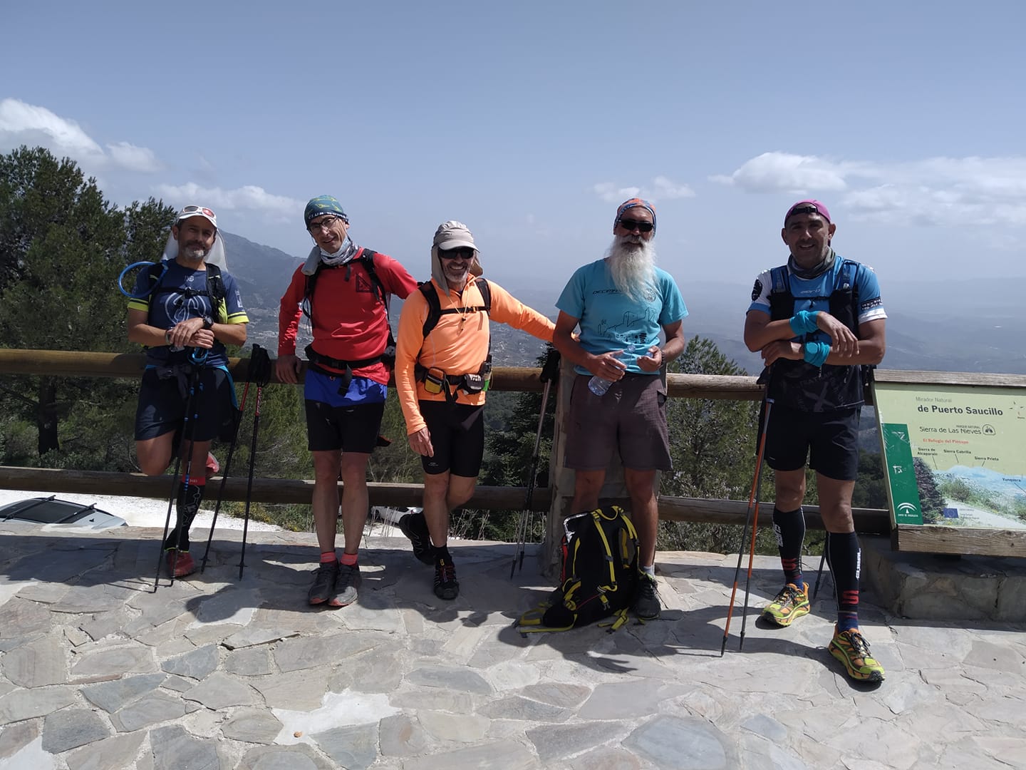 Varios de los participantes en la Transbética.