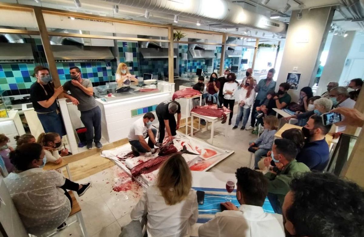 Ronqueo en el nuevo establecimiento Nómada de Mar de Conil. Ronqueo en el nuevo establecimiento Nómada de Mar de Conil.