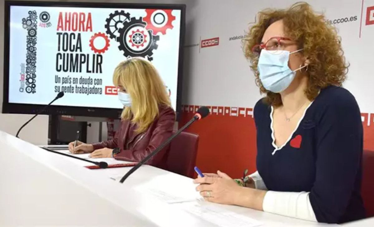 Las secretarias generales de CCOO-A y de UGT-A, Nuria López y Carmen Castilla, en rueda de prensa.