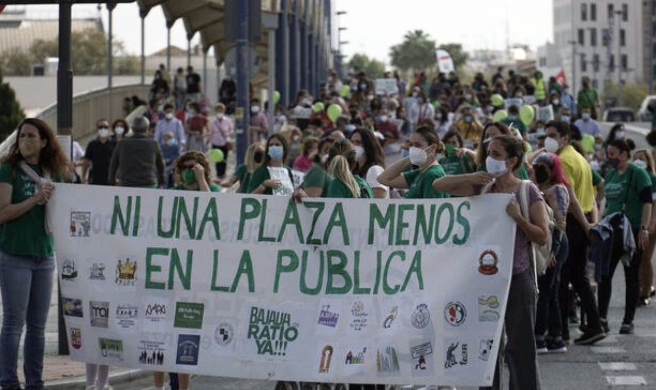Las AMPA saldrán a la calle contra los nuevos cierres de líneas en Sevilla.