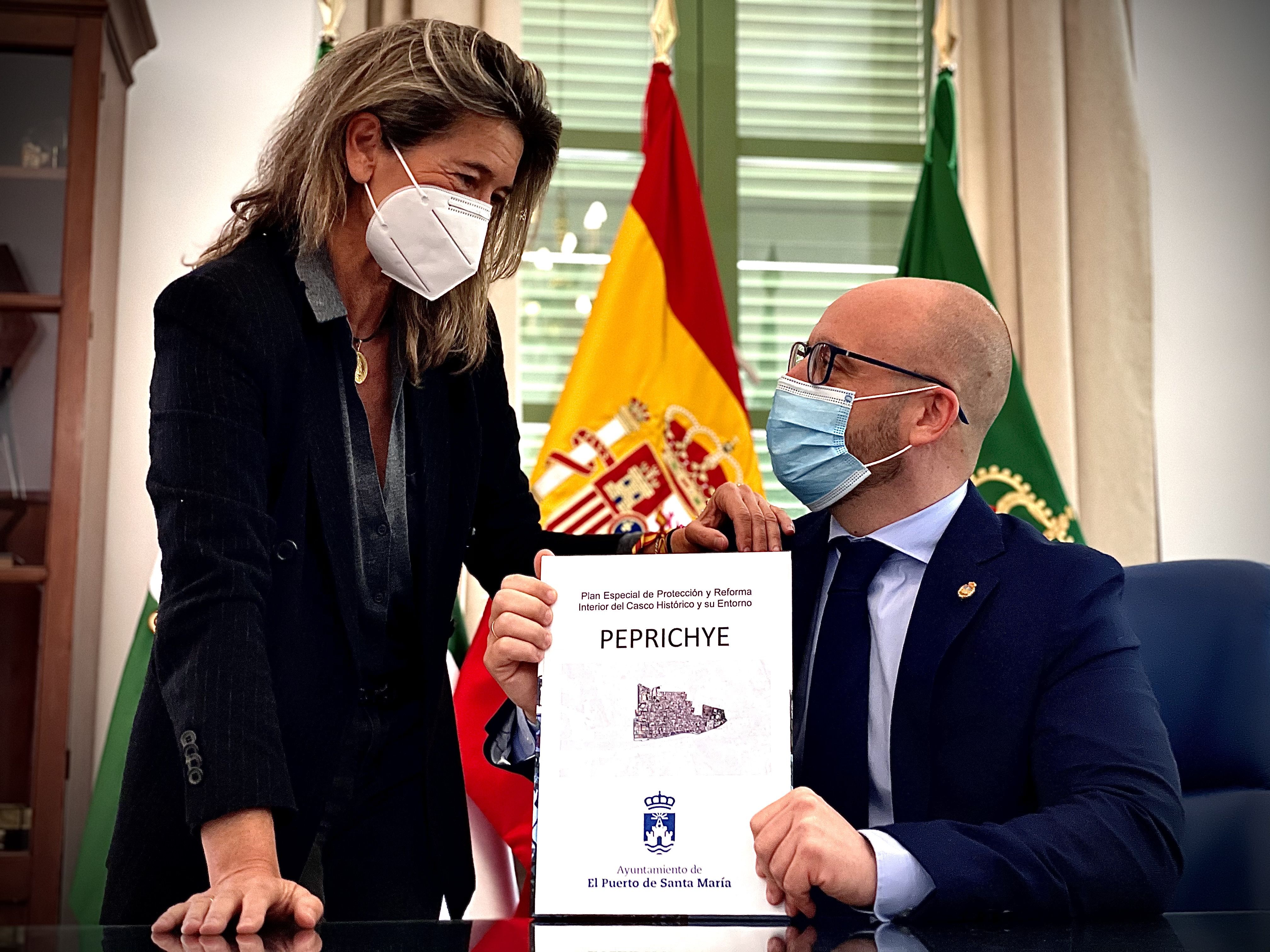 Germán Beardo y Danuxia Enciso con el PEPRICHYE.