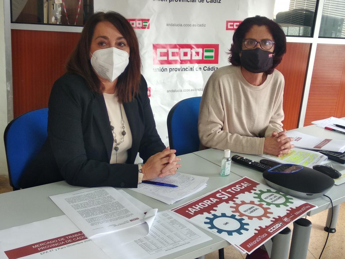 Inmaculada Ortega y Lola Rodríguez, futura y actual secretarias de CCOO en Cádiz.