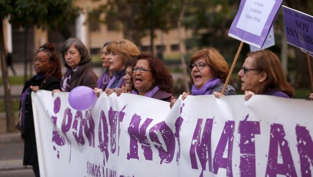 Mujeres manifestándose contra la violencia machista en Córdoba. 