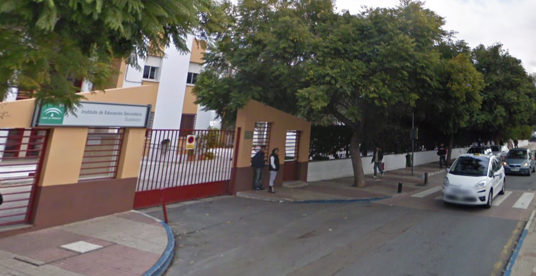 El IES Guadalpín de Marbella, donde trabajaba la profesora fallecida tras vacunarse con AstraZeneca, en una imagen de Google Maps.