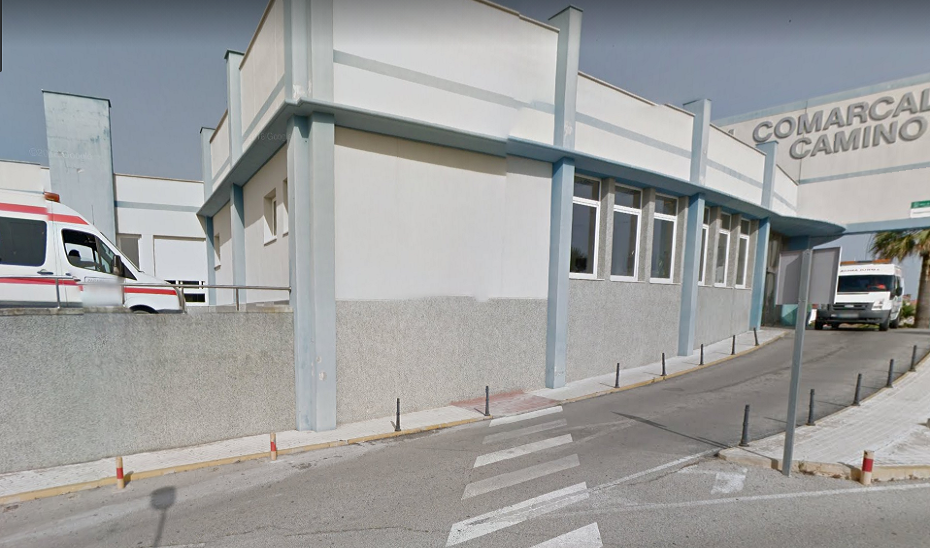 Al rescate de un matrimonio atrapado en una habitación de su casa por un incendio en Sanlúcar. Al rescate de un matrimonio atrapado en una habitación de su casa por un incendio en Sanlúcar.