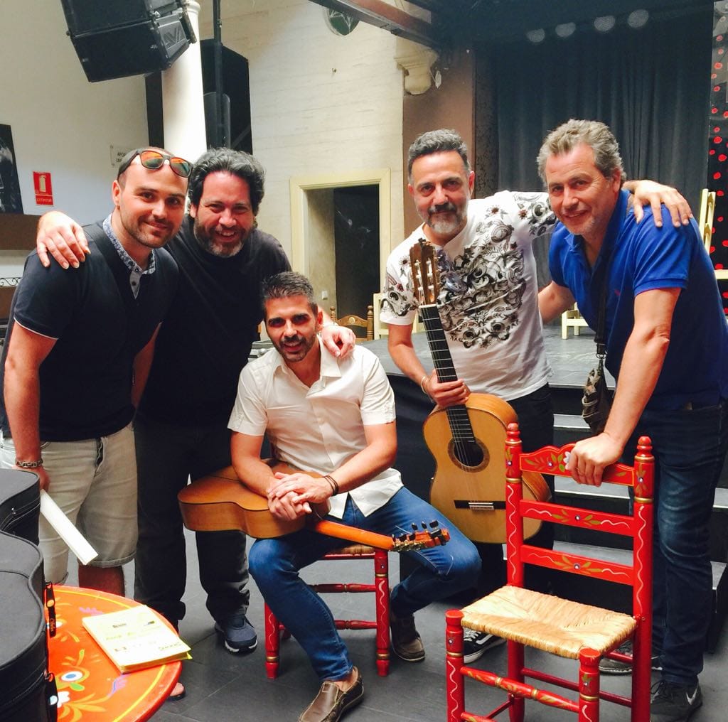 De izquierda a derecha, los guitarristas Santiago y Paco Lara, Javier Ibáñez, Javier Patino y Juan Diego Mateos, participantes en un pasado homenaje al maestro Balao. 