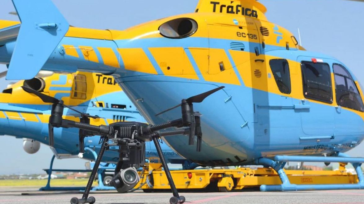 Drones y patrullas de helicópteros sobrevolarán el cielo para controlar las carreteras andaluzas. AUTOBID Drones y patrullas de helicópteros sobrevolarán el cielo para controlar las carreteras andaluzas. AUTOBID