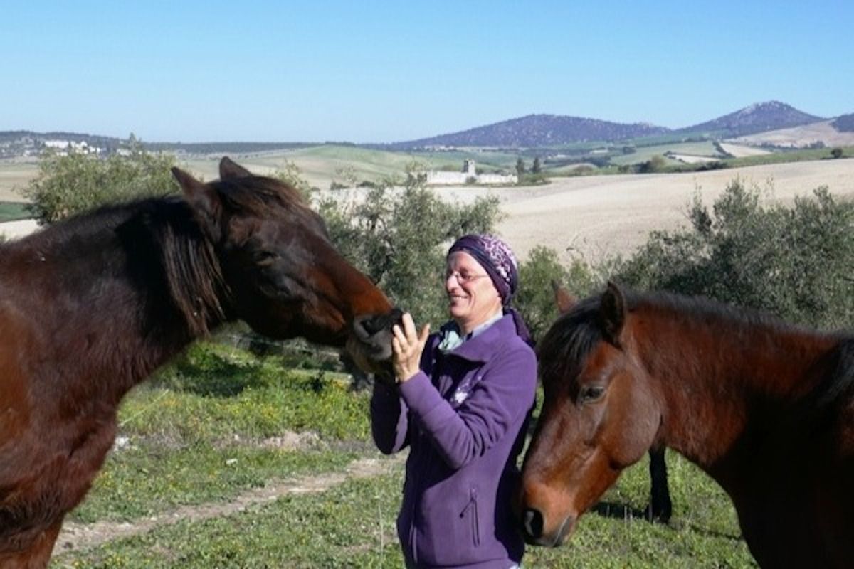 Conny con sus caballos en Prado del Rey, Cádiz.