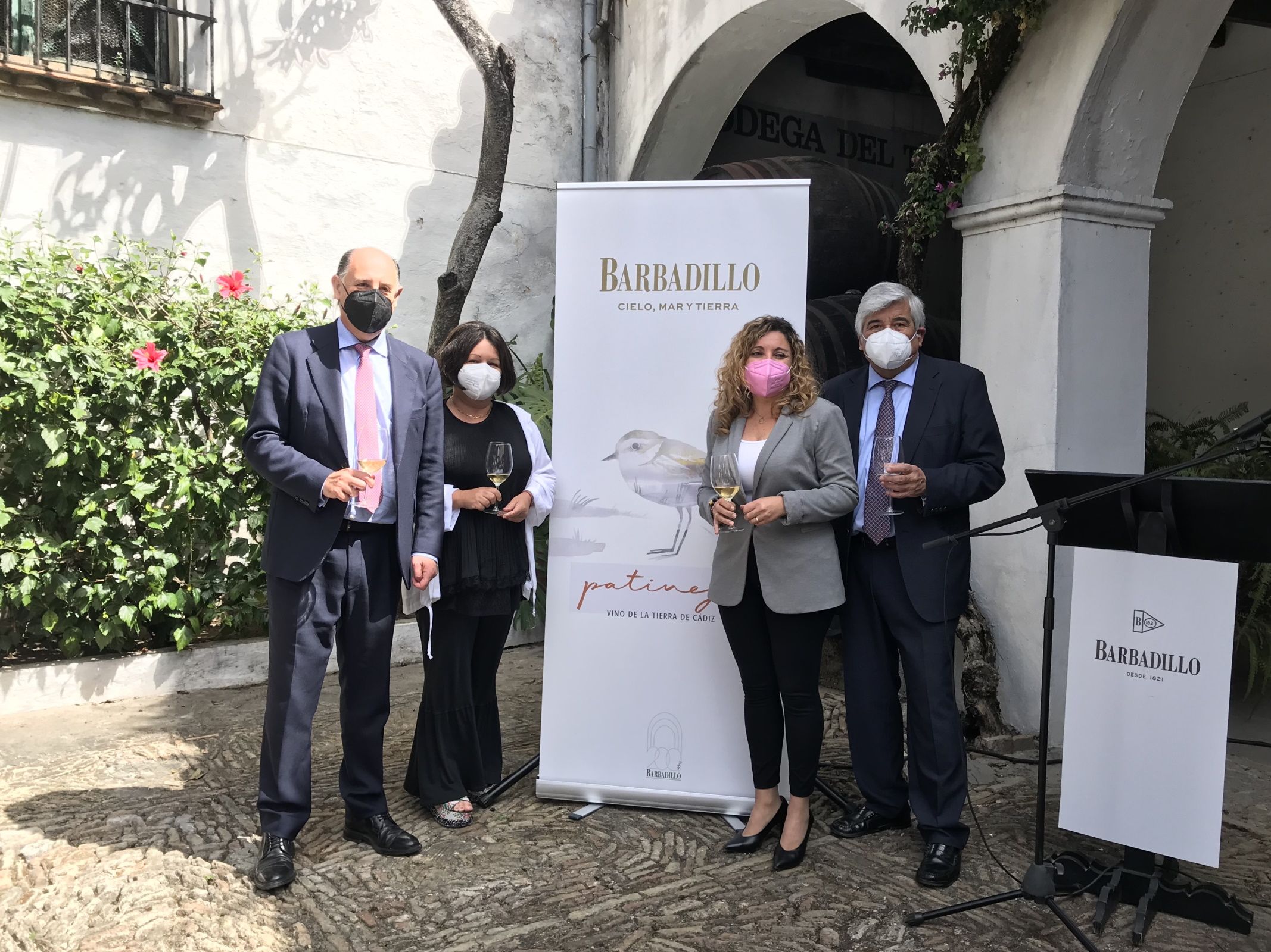 Victor Vélez, Carmen Romero, Ana Sumariva y Manuel Barbadillo, en la presentación de 'Patinegro' de Bodegas Barbadillo.