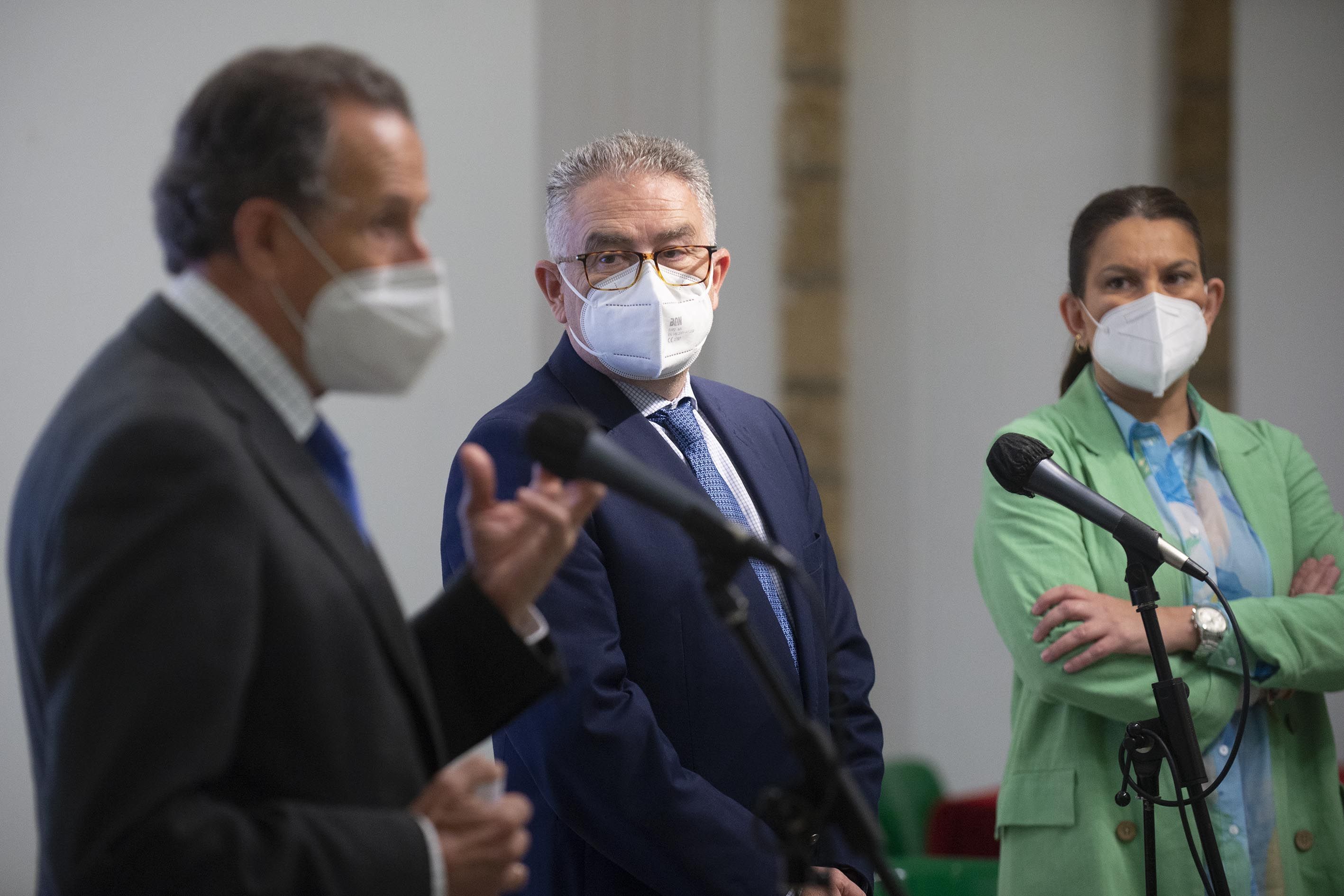 El vicepresidente de Diputación, José María Román, el secretario general para el Turismo de la Junta de Andalucía, Manuel Pablo Muñoz, y la delegada territorial de Turismo, María Jesús Herencia, tras su encuentro.