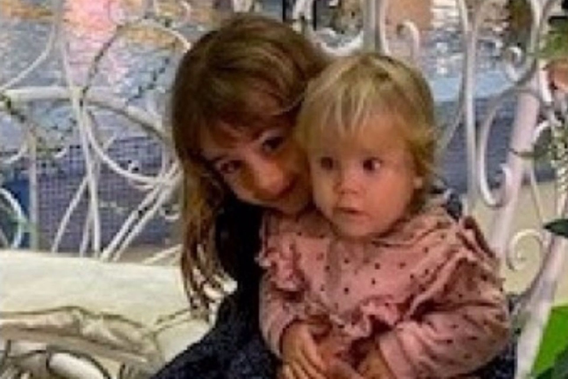 Las dos niñas, en una imagen difundida públicamente por la familia y la asociación SOSDesaparecido.