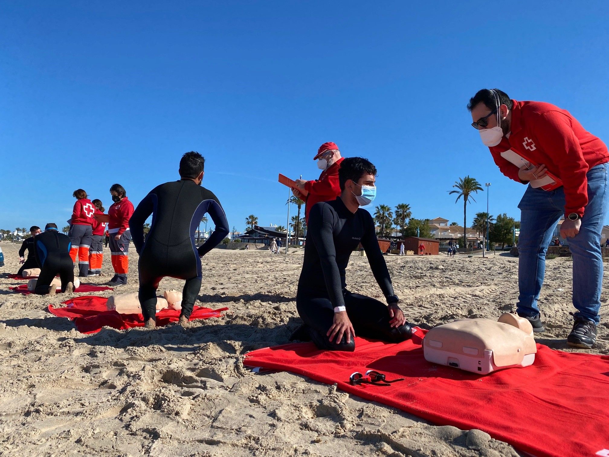 Socorristas en la playa de La Barrosa de Chiclana. Socorristas en la playa de La Barrosa de Chiclana.