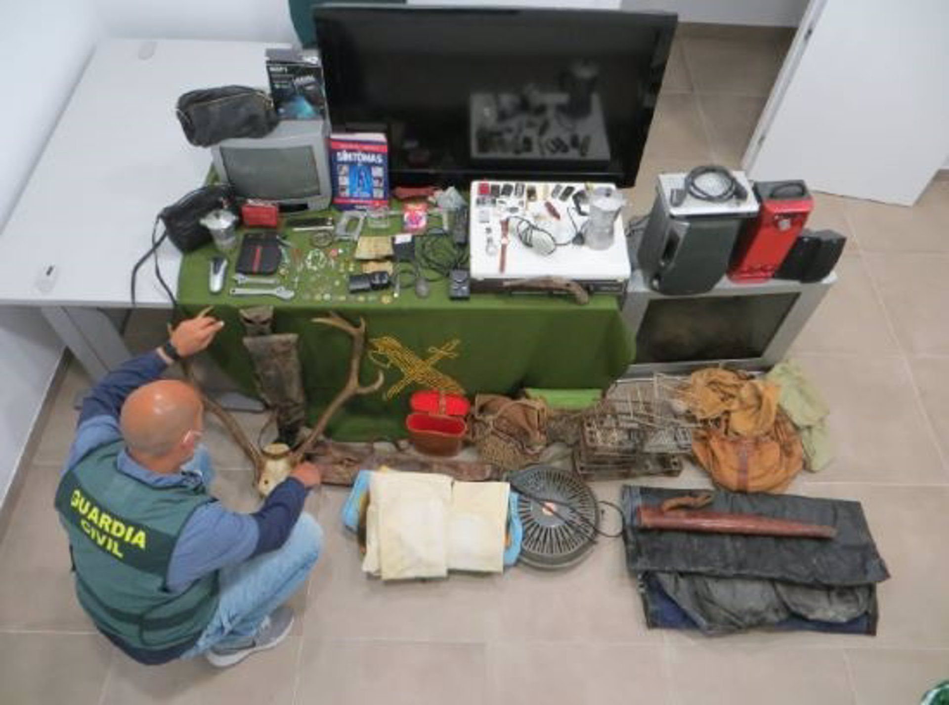 Objetos robados por el menor en Montefrío.