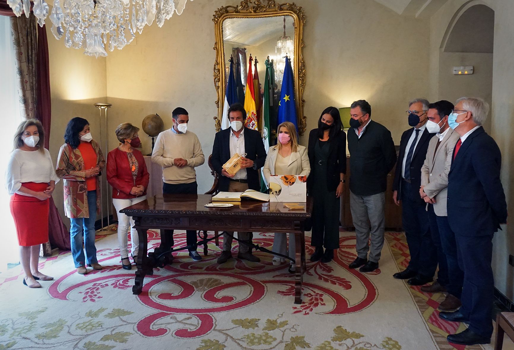 alcaldesa recibe a alcalde de Cadiz 1