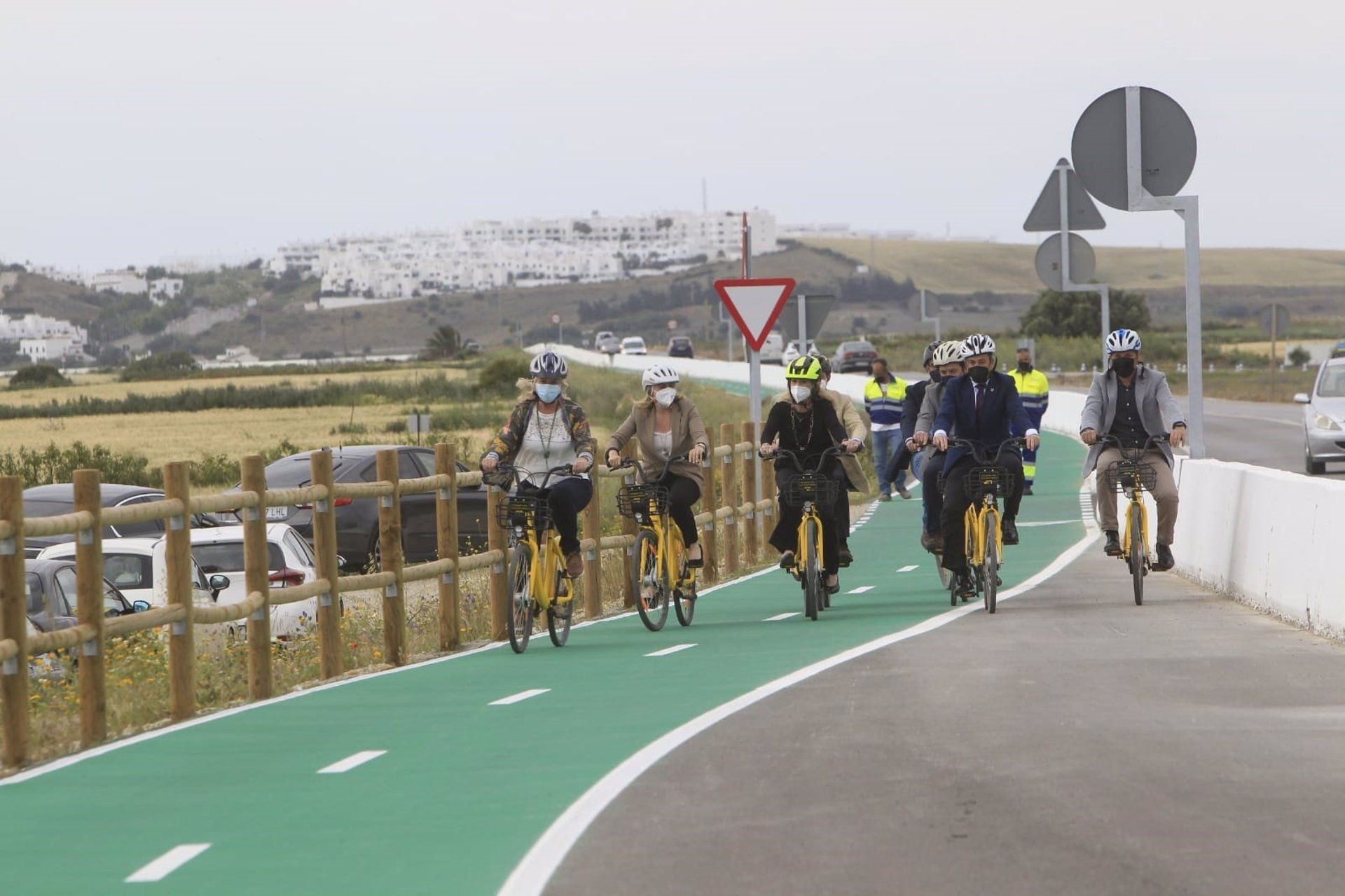 Inaugurados 12,7 kilómetros de ruta ciclista entre Conil y Los Caños.