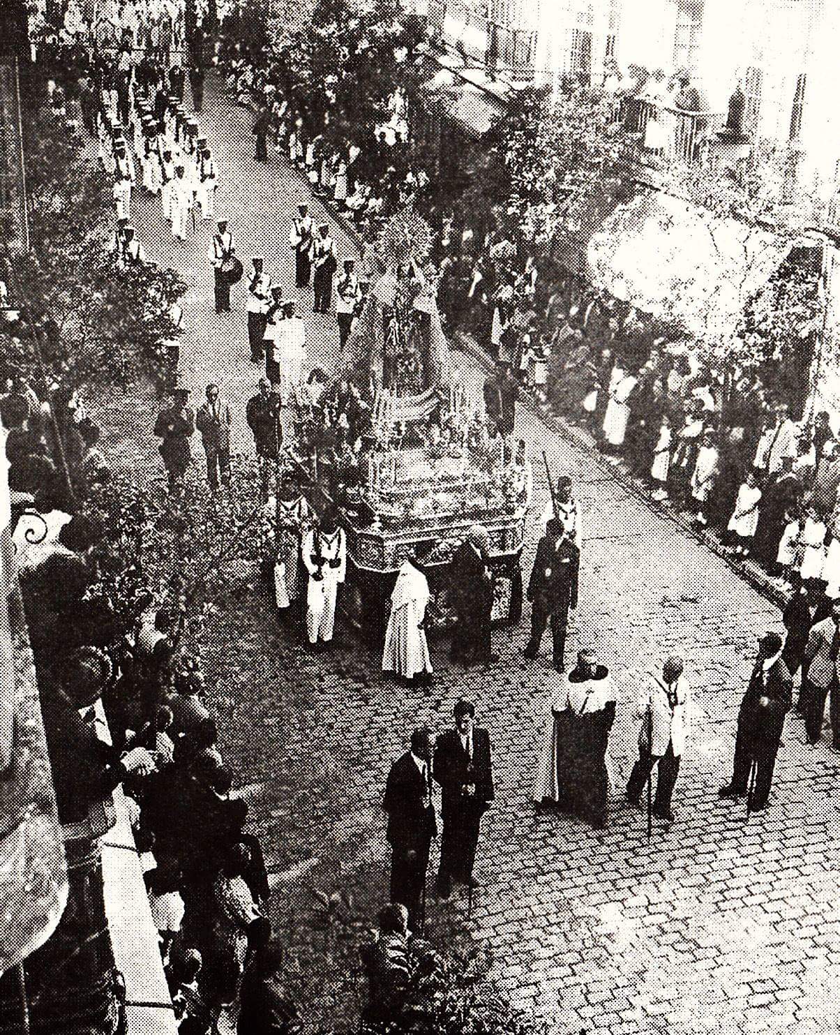 La procesión de la Virgen del Carmen en 1949. Jerez de la Frontera. FOTO: ADELAIDA FORCADA.