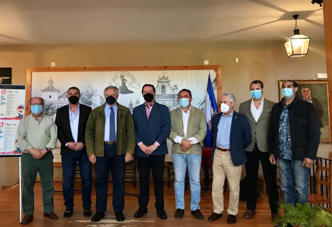 Un momento de la presentación del ciclo 'De peña en peña'. Un momento de la presentación del ciclo 'De peña en peña'.