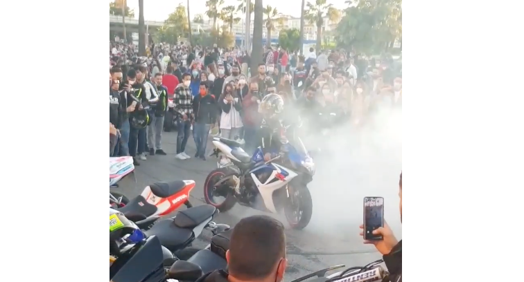 Aglomeraciones de moteros en El Puerto, durante la motorada.
