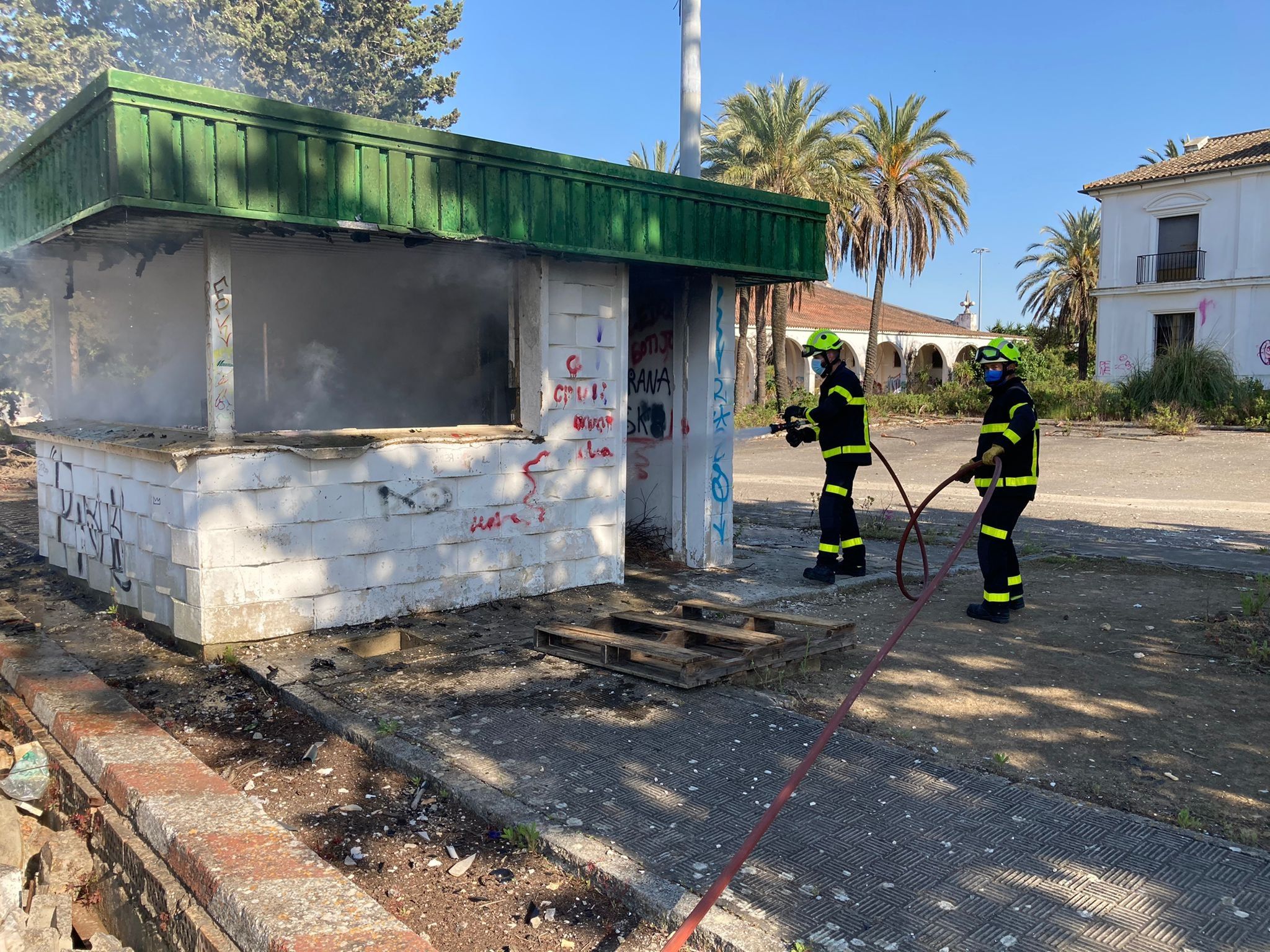 La actuación de bomberos en la garita.