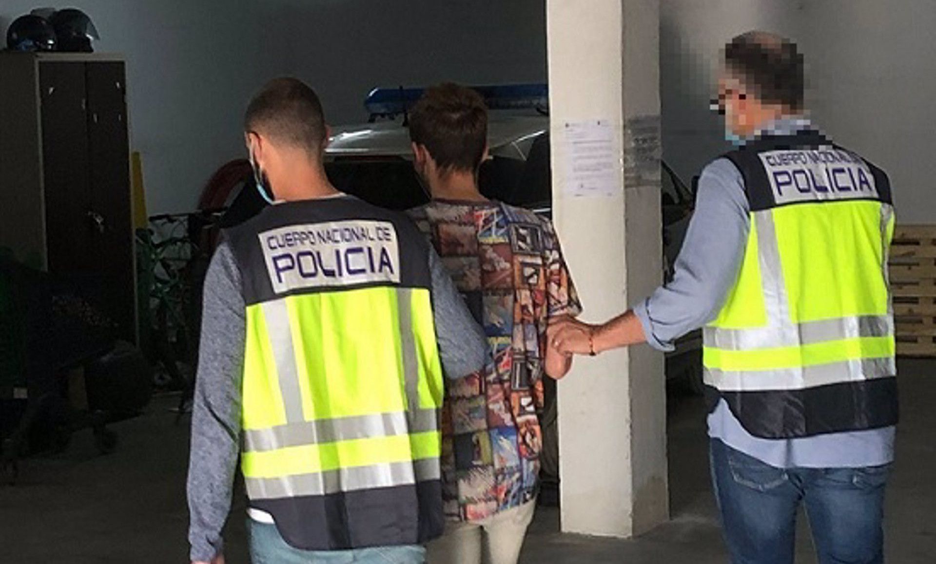 El detenido tras su aprehensión por la Policía.