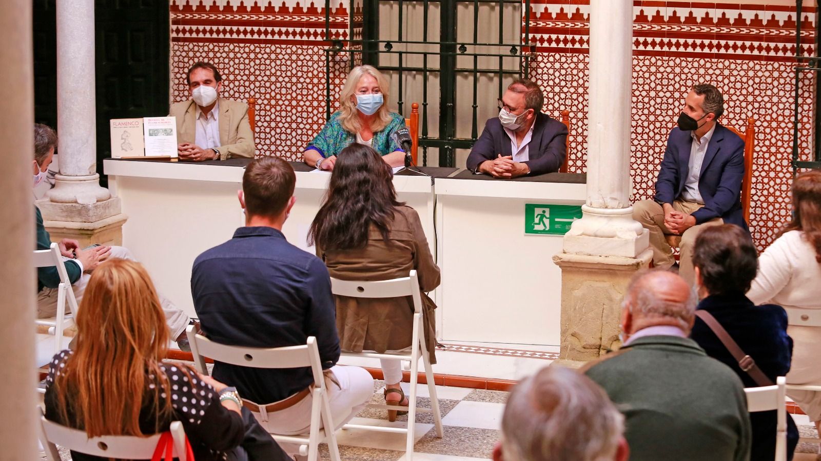 Un momento de la presentación de la revista. Un momento de la presentación de la revista.