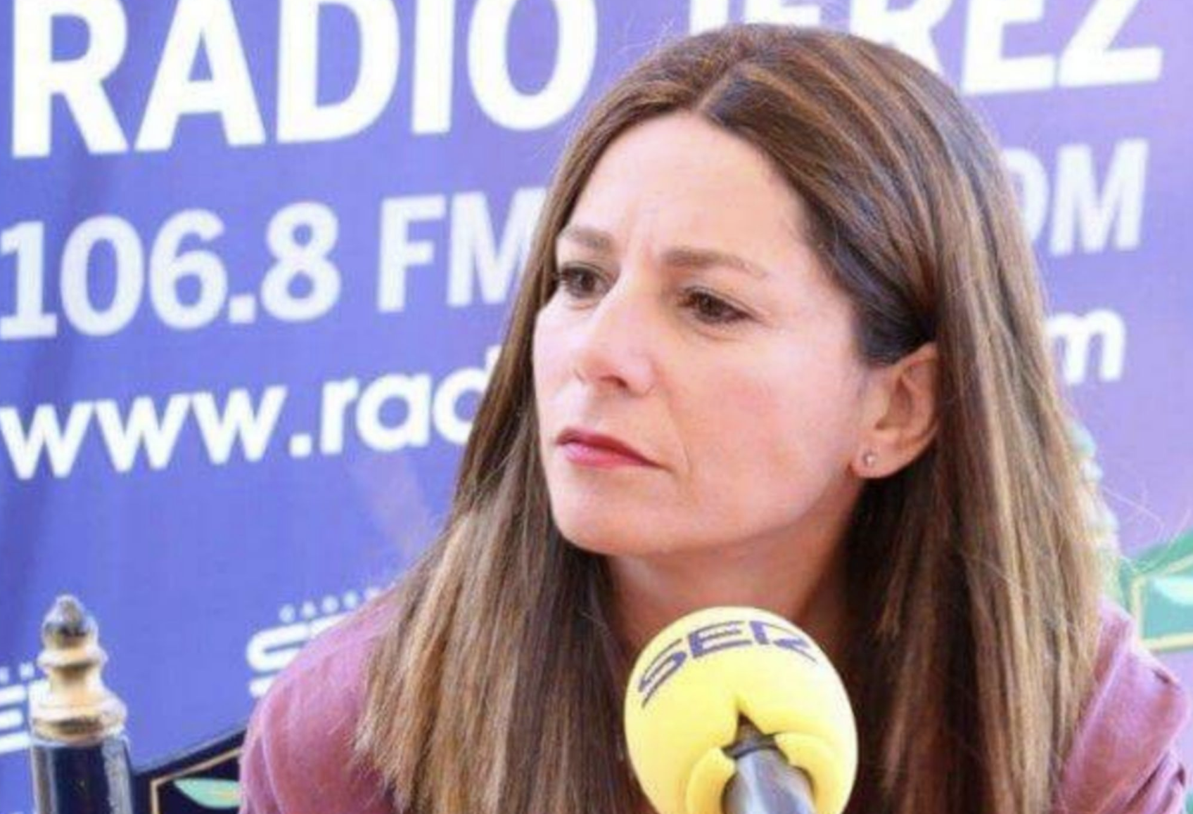 Ana Huguet, en un informativo de 'Radio Jerez' de la 'Cadena SER'.