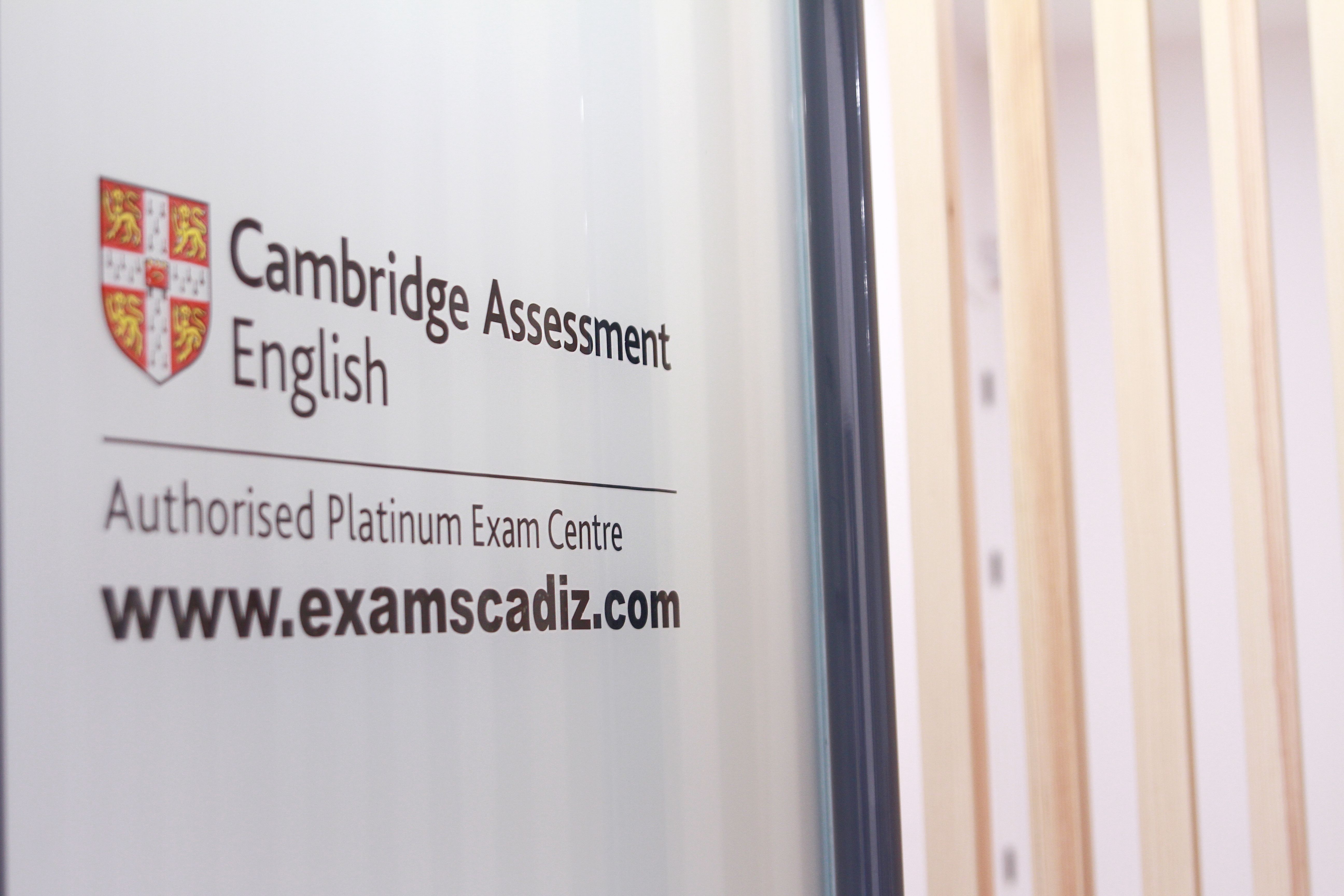 Tenidiomas es centro examinador de Cambridge Assessment y del Instituto Cervantes.