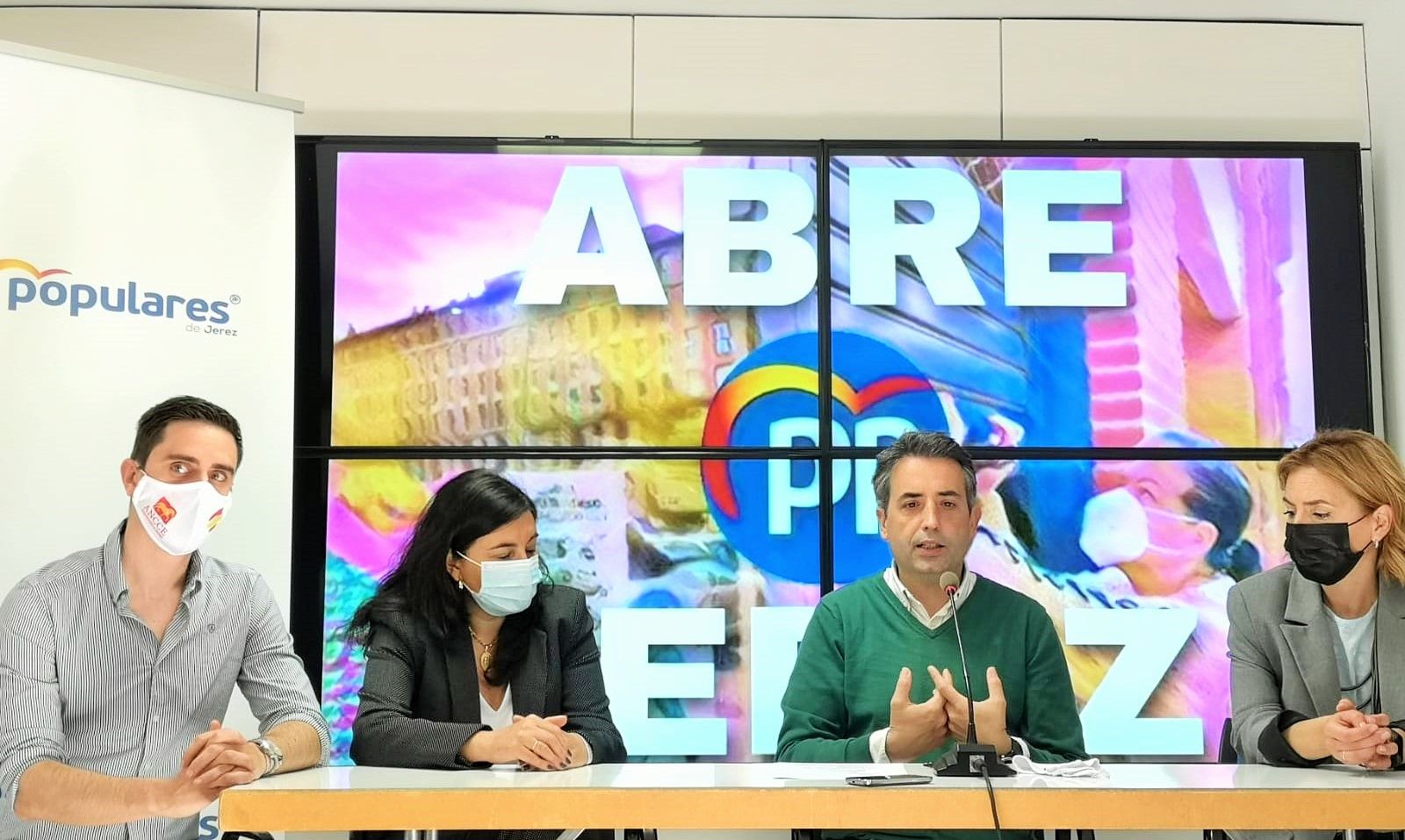 Saldaña, en la presentación de la campaña 'Abre Jerez', en la sede del grupo municipal popular.