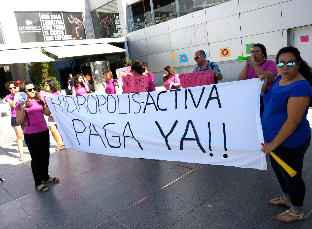 Protestas a las puertas del Activa Club, en días pasados. FOTO: GANEMOS JEREZ.