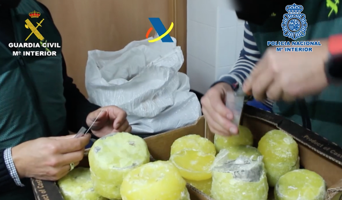 Droga oculta en el interior de piñas.